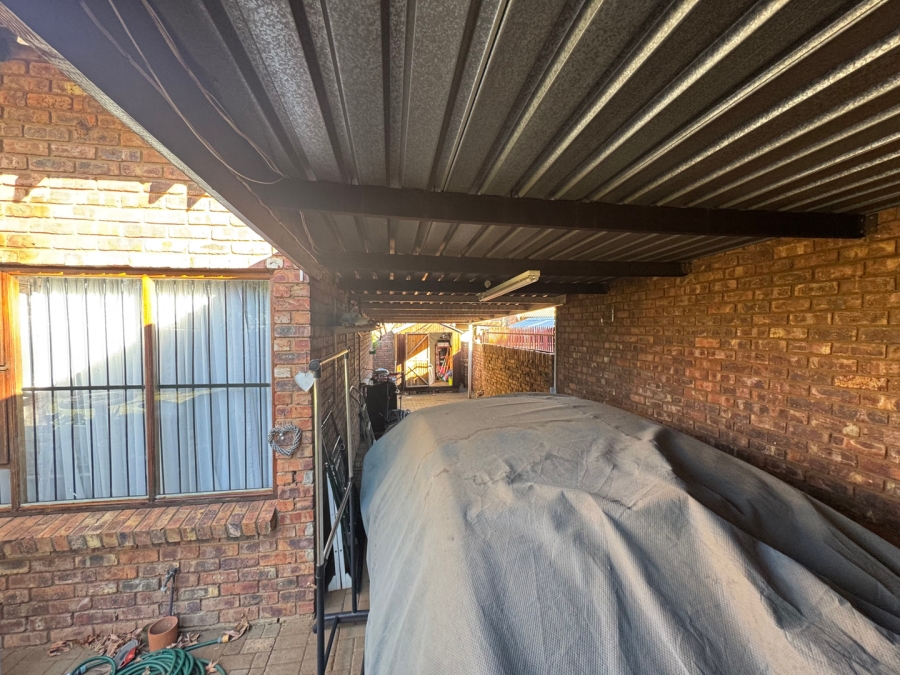 3 Bedroom Property for Sale in Langenhovenpark Free State